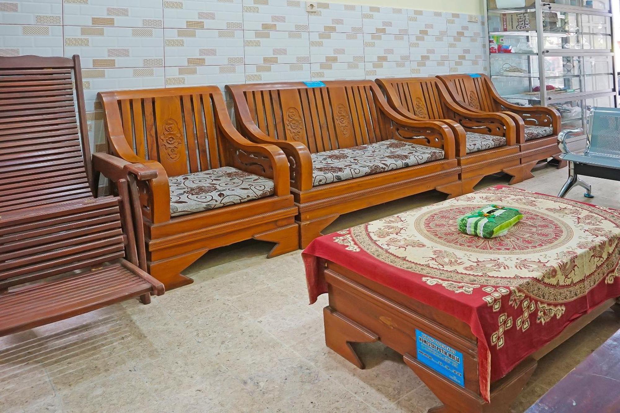 Putih Mulia Homestay Syariah Lumajang Eksteriør billede