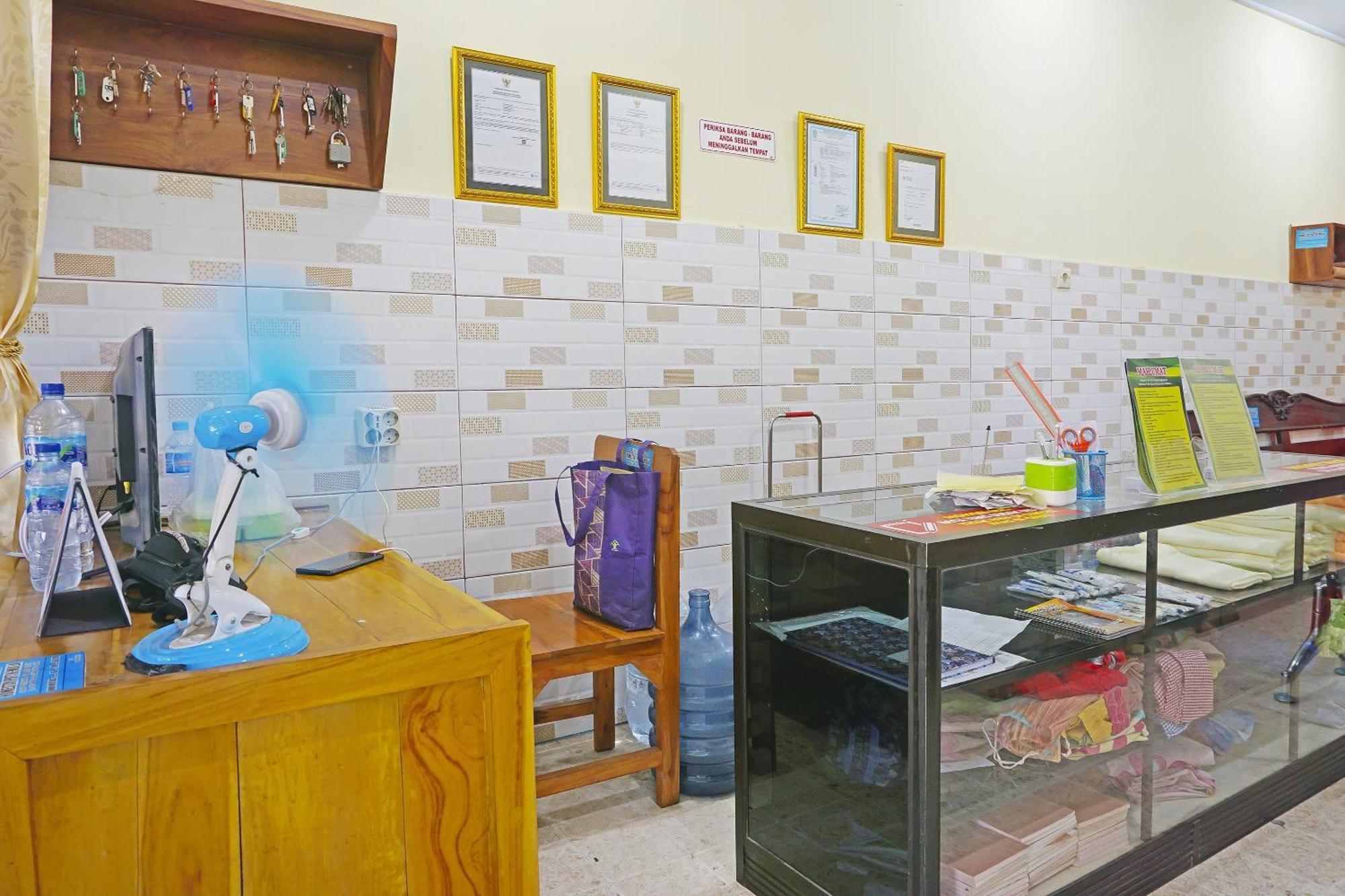 Putih Mulia Homestay Syariah Lumajang Eksteriør billede