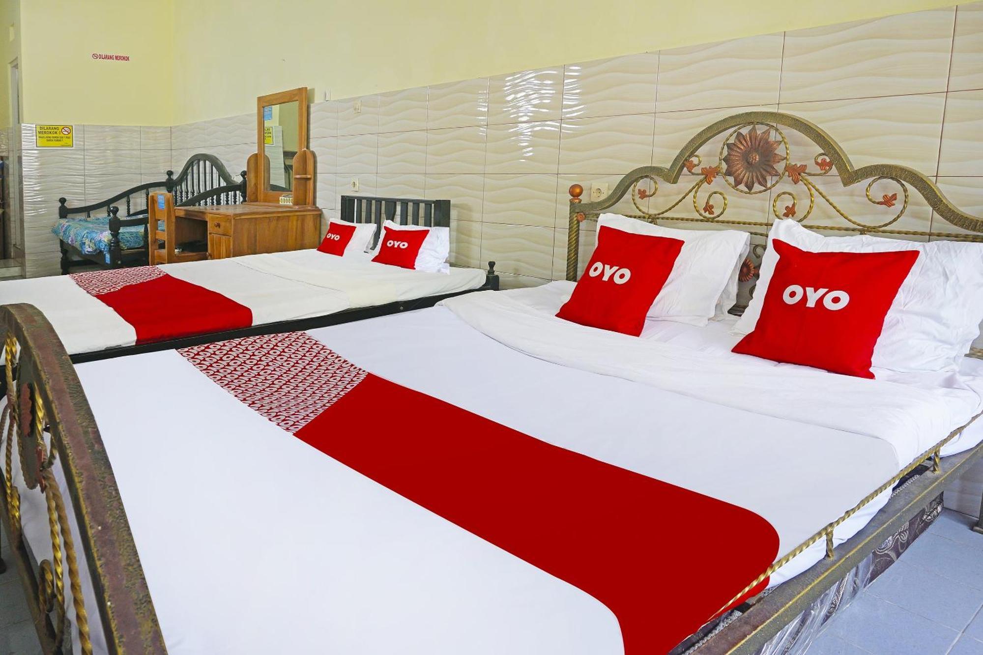 Putih Mulia Homestay Syariah Lumajang Eksteriør billede