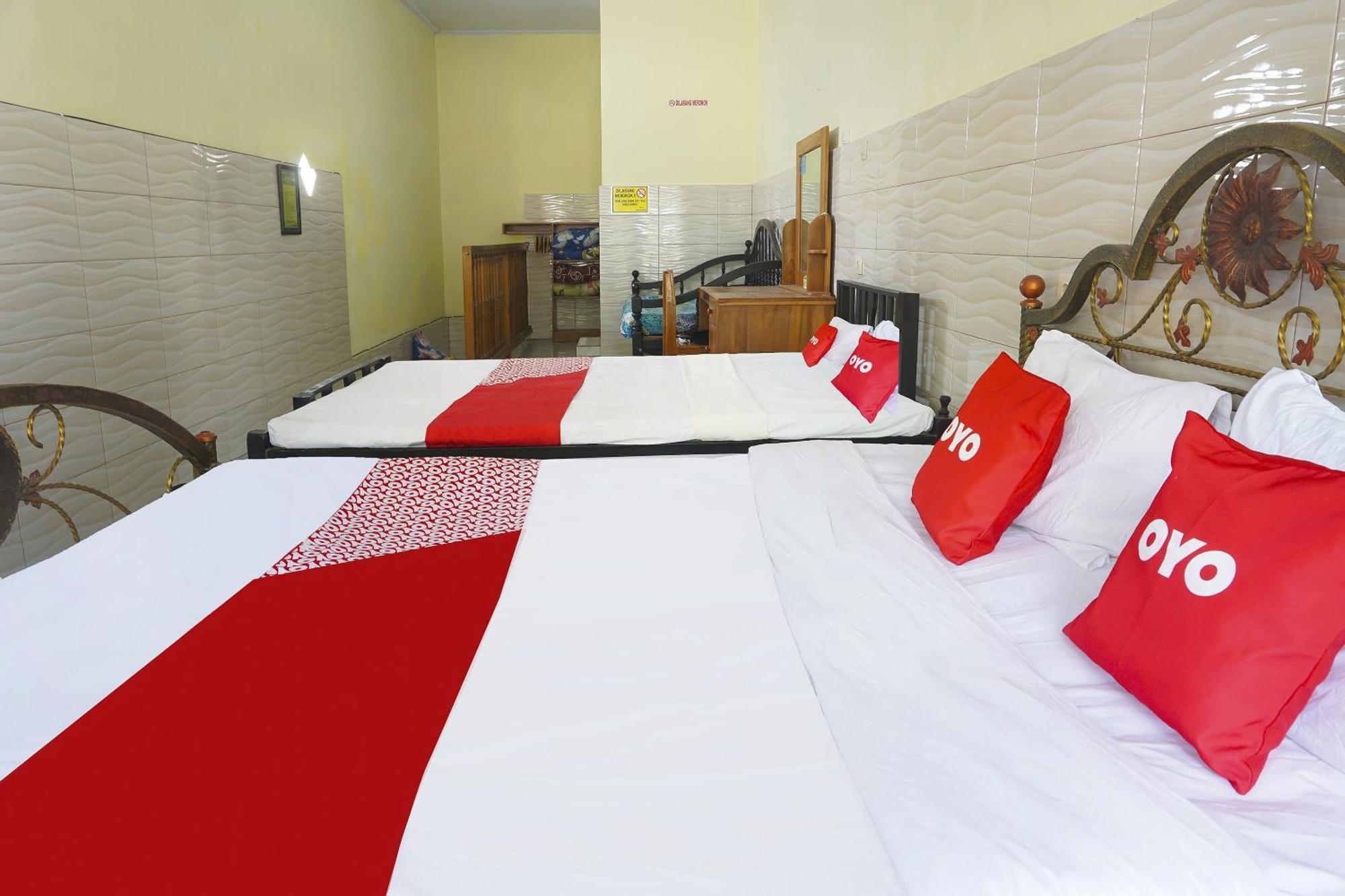 Putih Mulia Homestay Syariah Lumajang Eksteriør billede